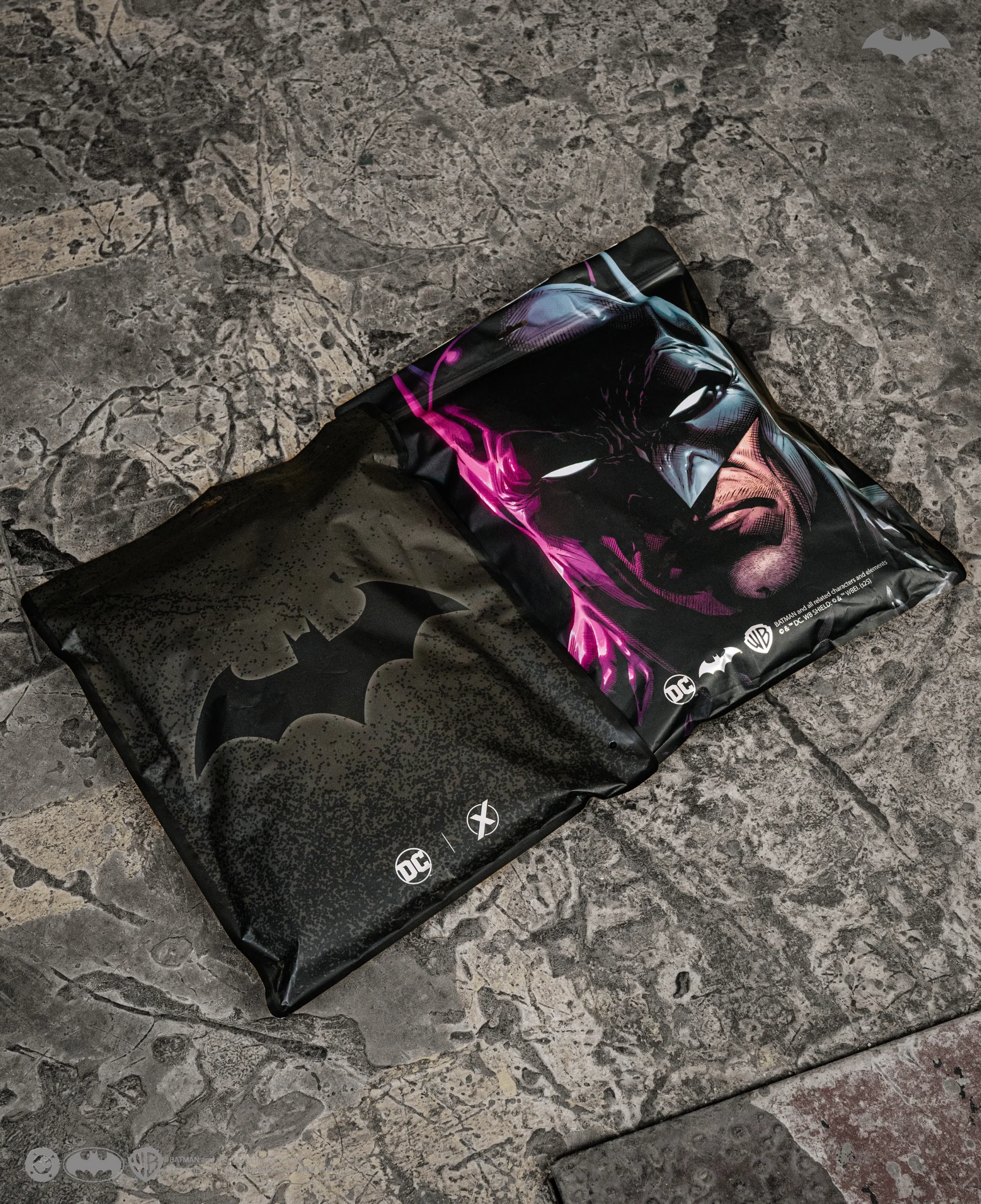 BRUCE WAYNE Essential Short Sleeve - Arkham Black - Image 4