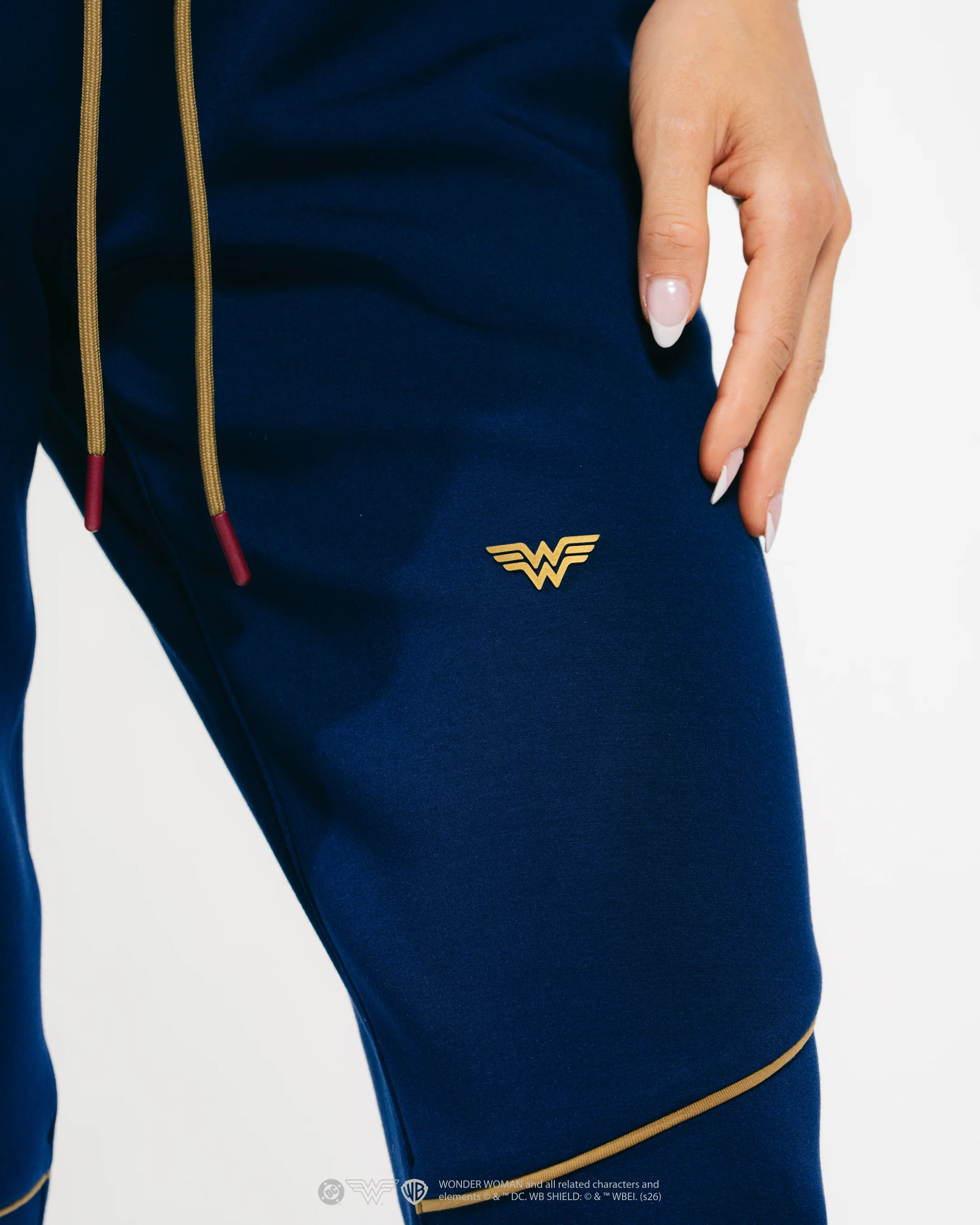 WONDER WOMAN LIMITED EDITION PERFORMANCE BUNDLE 1 of 300 - Image 5